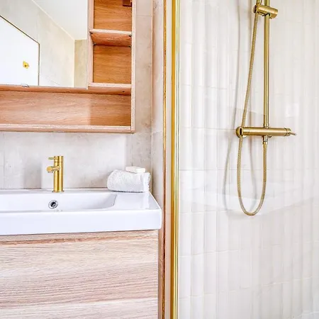 Proche Parc Monceau / Pereire Apartment